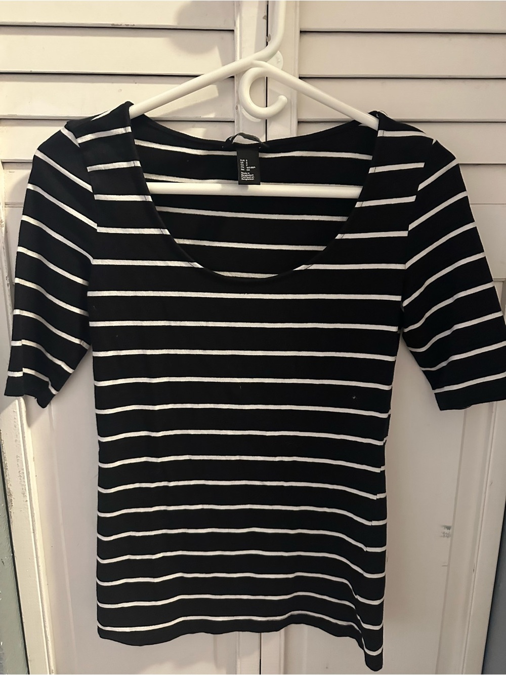 H&M Black and White Striped Scoop Neck Short Sleeve Top